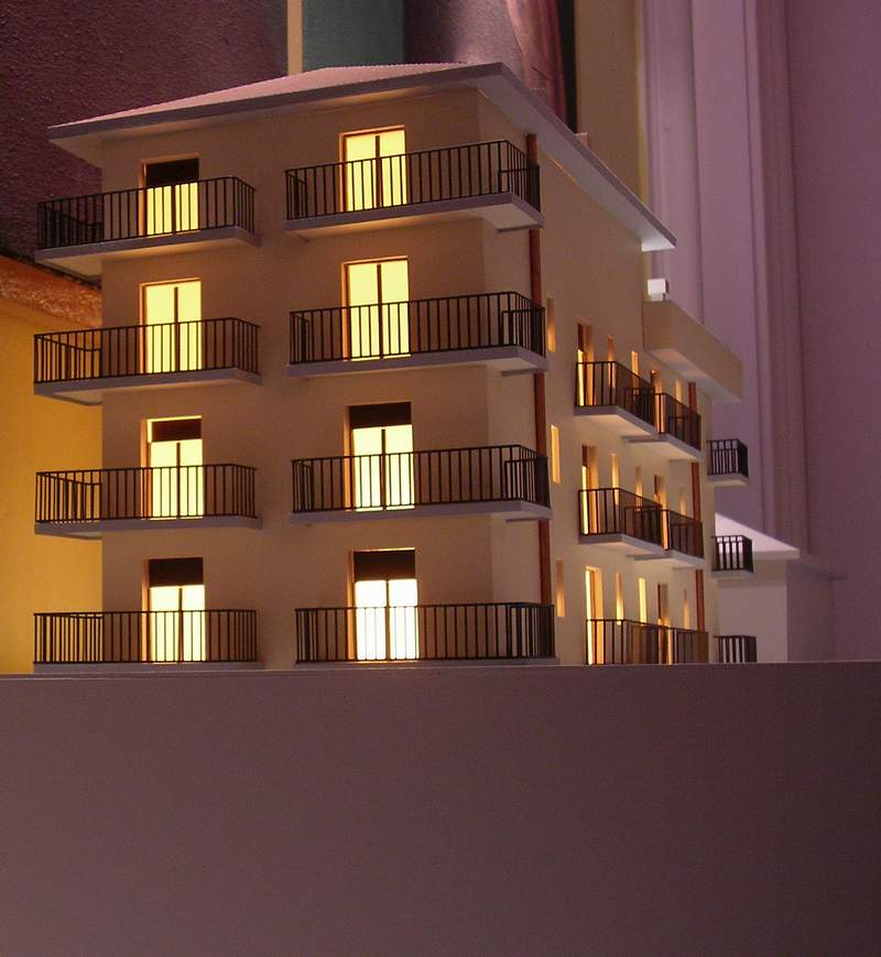 ristrutturazione palazzina a Milano con illuminazione interna e particolari in fototranciatura