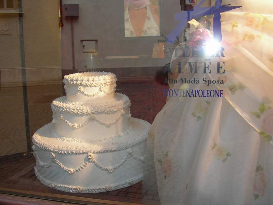 torta matrimoniale finta a 3 piani